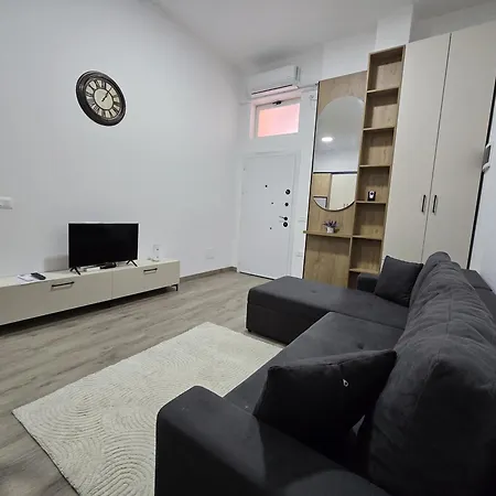 Amar's - 6 Guests, 2 Rooms, Apartment Durres