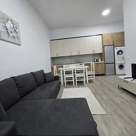 Amar's - 6 Guests, 2 Rooms, * Дуррес